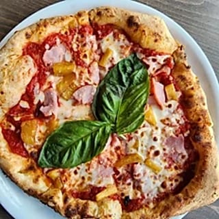 The Hawaiian Pizza (Medium)